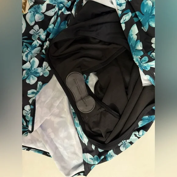 BloomChic Tropical Flower Print Pockets One-Piece Swimsuit. Size 30 - Picture 12 of 15